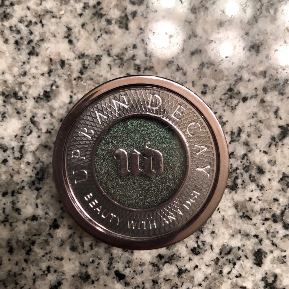 Urban Decay Eyeshadow - Shade “Lounge”